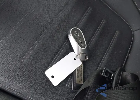 2022 Mercedes-Benz C 300 4Matic z USA, uszkodzony, nr VIN W1KAF4HB8NR060097